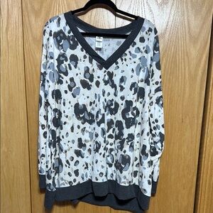 Women’s  Leopard Print V-Neck Top